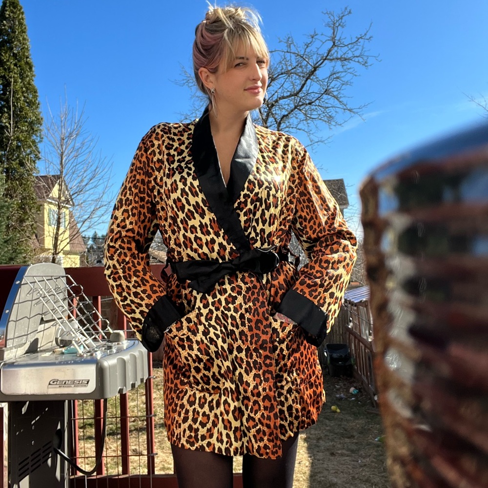 No Label Vintage Leopard Silky Robe Tie Waist fitted cute loungewear size M